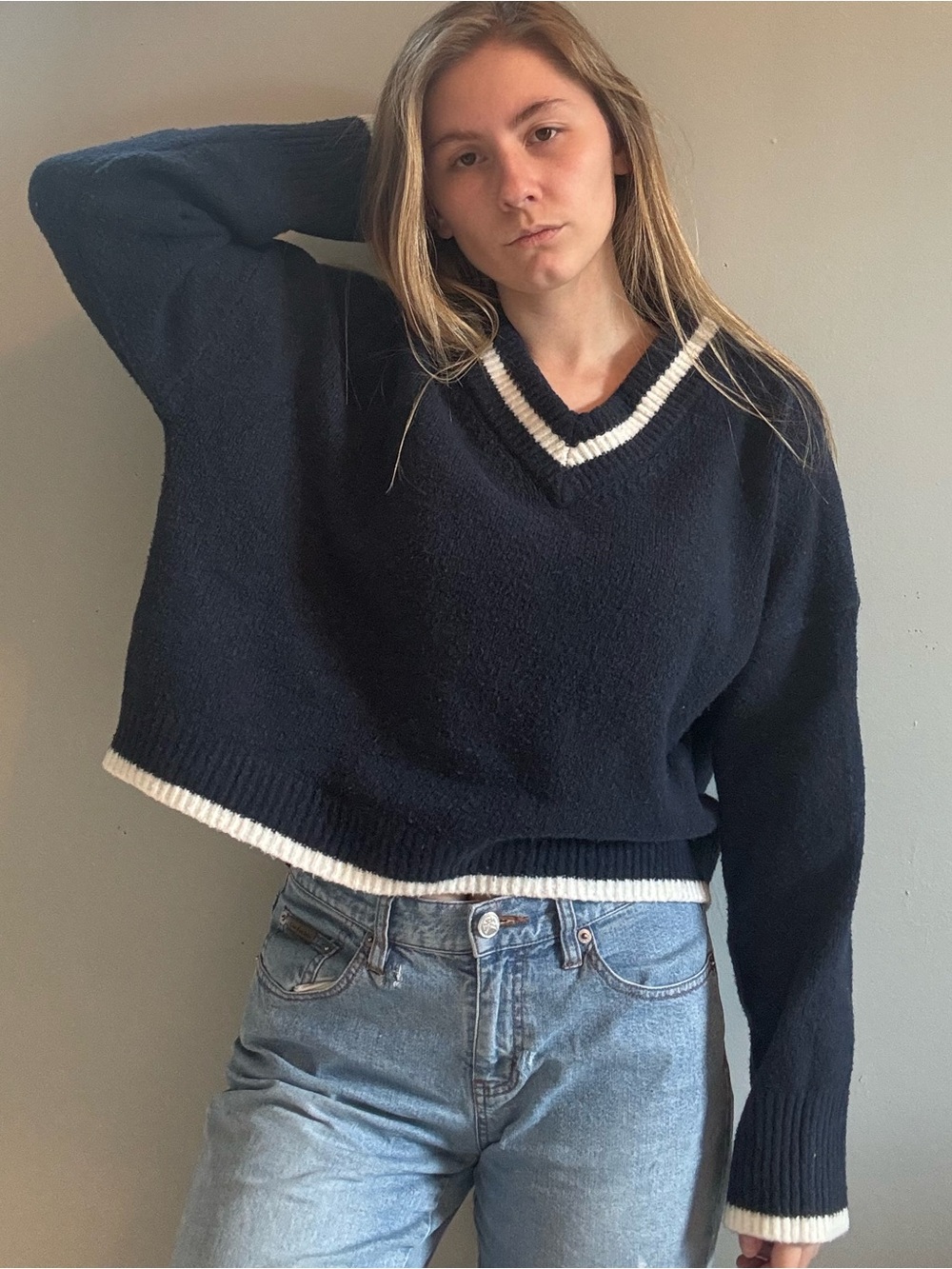 Abercrombie Wedge V-neck Sweatshirt Navy - Picture 2 of 4